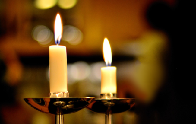A Practical Manual For Lighting Shabbat Candles • 